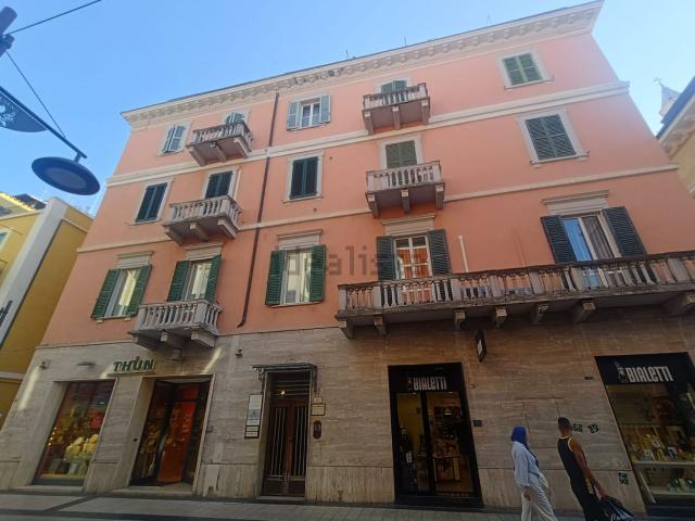 Appartamento in vendita di 89 m² in Via Firenze, 269