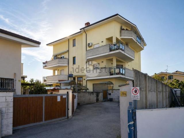 Appartamento in vendita di 93 m² in Via Tiburtina Valeria, 294