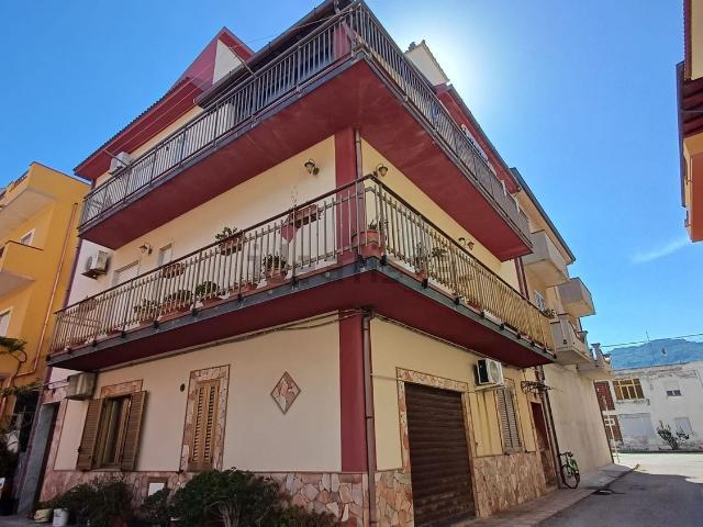 Appartamento in vendita di 93 m² in Via Trazzera Marina