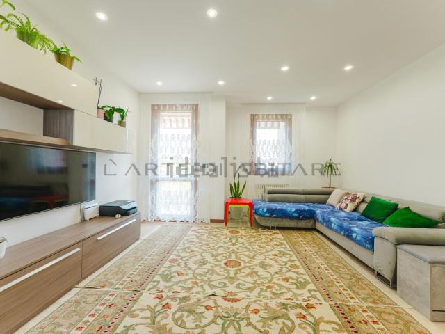 Appartamento in vendita di 93 m² in Via Albreroni, 30