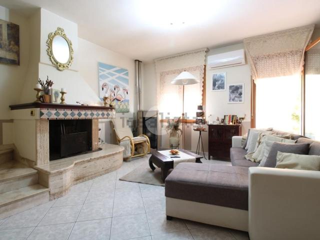 Appartamento in vendita di 93 m² in Via Ales, 17