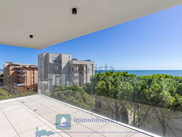 Appartamento in vendita di 93 m² in Via Andrea Bafile 17° Accesso al Mare, 1