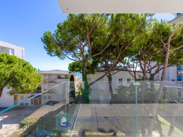 Appartamento in vendita di 93 m² in Via Andrea Bafile 17° Accesso al Mare, 1