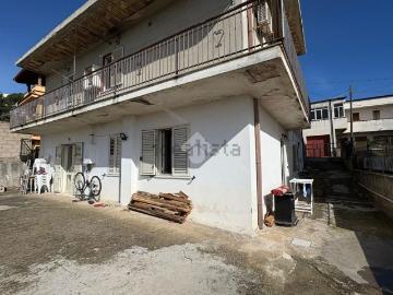 Appartamento in vendita di 93 m² in Via Assisi