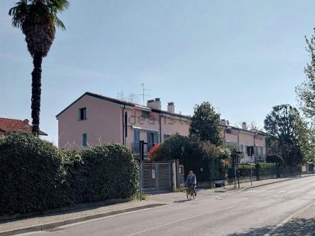 Appartamento in vendita di 93 m² in Via C. Battisti