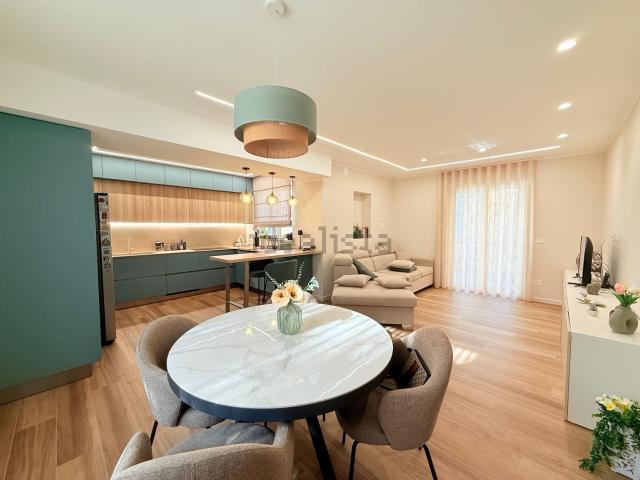 Appartamento in vendita di 111 m² in Via Crocieri