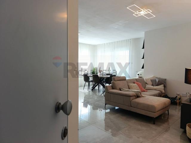 Appartamento in vendita di 93 m² in Via Cremonese, 120