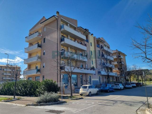Appartamento in vendita di 93 m² in Via Emilio Lussu, 3