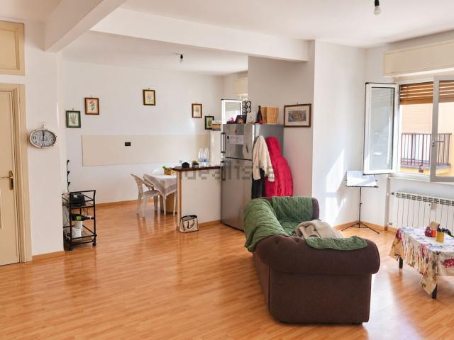 Appartamento in vendita di 93 m² in Via Giosuè Carducci, 6