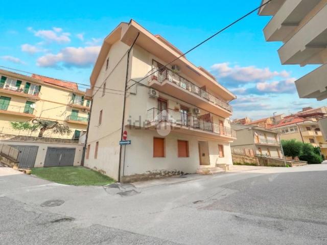 Appartamento in vendita di 93 m² in Via Salvatore Cutelli, 12