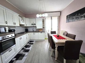 Appartamento in vendita di 93 m² in Viale dei Mille, 53034