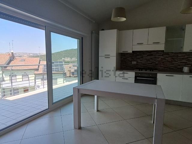 Appartamento in vendita di 90 m² in Contrada Luzio, 51