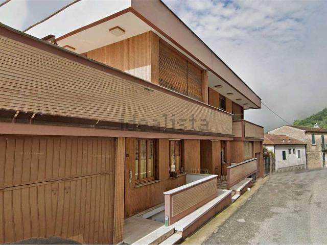 Appartamento in vendita di 90 m² in Corso Mario Equicola, 70