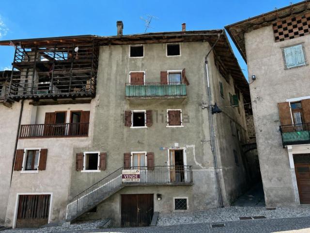 Appartamento in vendita di 90 m² in Frazione Cavrasto, 111