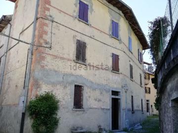 Appartamento in vendita di 90 m² in Frazione Perla, 38