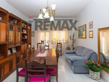 Appartamento in vendita di 90 m² in Largo Calabria, 52