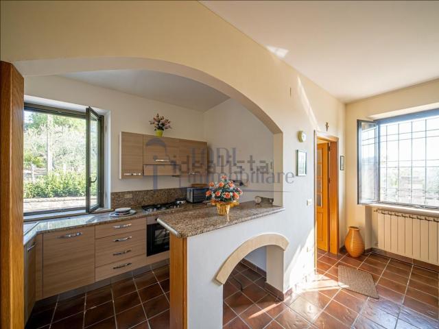 Appartamento in vendita di 90 m² in Località Asprioli, 2