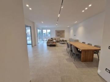 Appartamento in vendita di 90 m² in Piazza Uberto Bacilieri