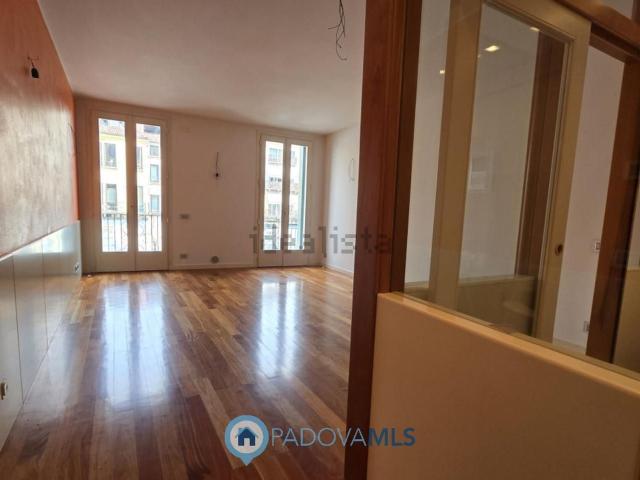 Appartamento in vendita di 90 m² in Piazza dei Signori, 22