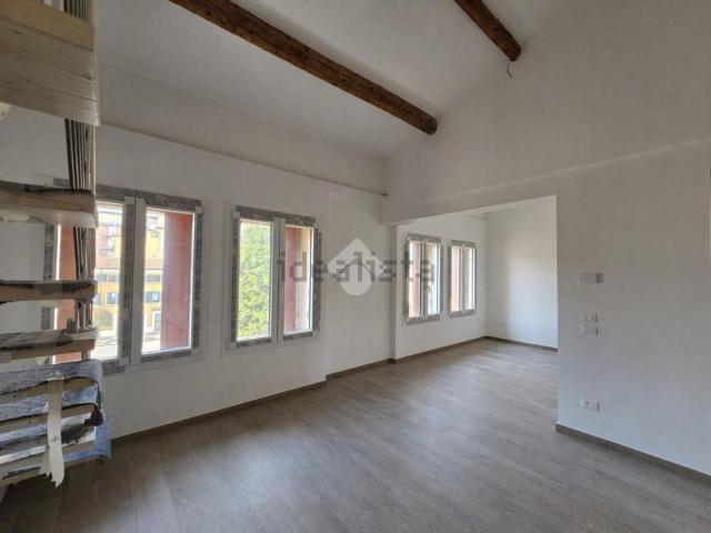 Appartamento in vendita di 90 m² in Piazza Giacomo Matteotti, 1