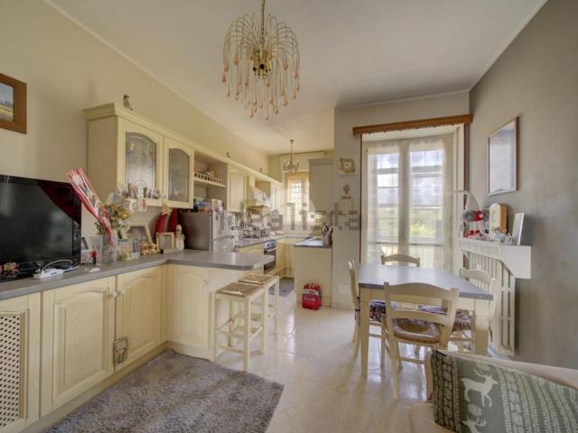 Appartamento in vendita di 90 m² in Piazza Molines, 34