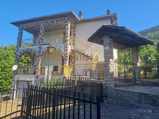 Appartamento in vendita di 90 m² in Strada Provinciale di Adelano