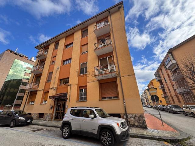 Appartamento in vendita di 90 m² in Via Trieste e Trento, 3