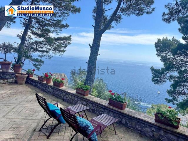 Appartamento in vendita di 90 m² in Via Tuoro