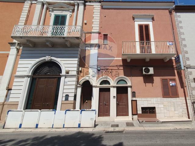 Appartamento in vendita di 90 m² in Via Ugo Foscolo, 71