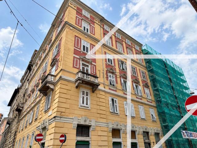 Appartamento in vendita di 90 m² in Via Ugo Foscolo, 27