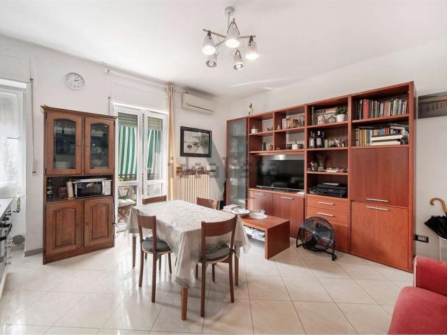 Appartamento in vendita di 90 m² in Via Umberto Tagliabue, 38