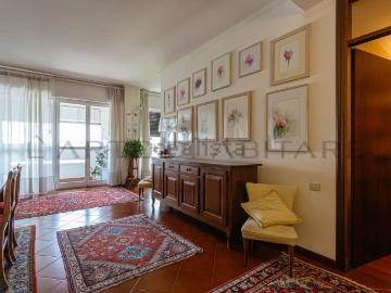 Appartamento in vendita di 90 m² in Via Urbino, 1
