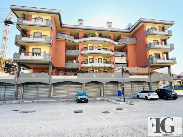 Appartamento in vendita di 90 m² in Via Vanzina, 8