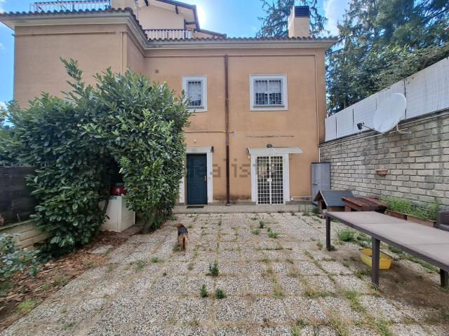 Appartamento in vendita di 90 m² in Via Valle Petrucola
