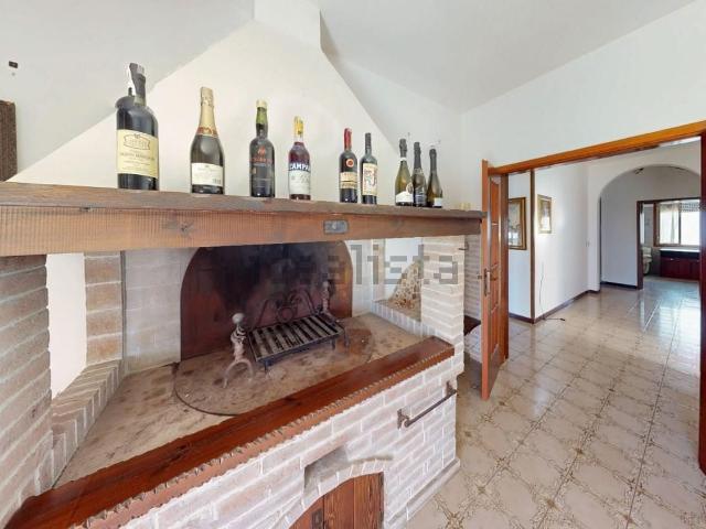 Appartamento in vendita di 90 m² in Via Vincenzo Petraroli, 31