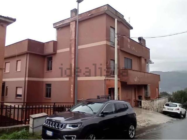 Appartamento in vendita di 90 m² in Via Villa Petrara, 28