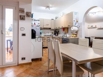 Appartamento in vendita di 90 m² in Via Vittorio Alpe