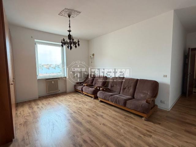 Appartamento in vendita di 90 m² in Via A. D&apos Avalos, 23