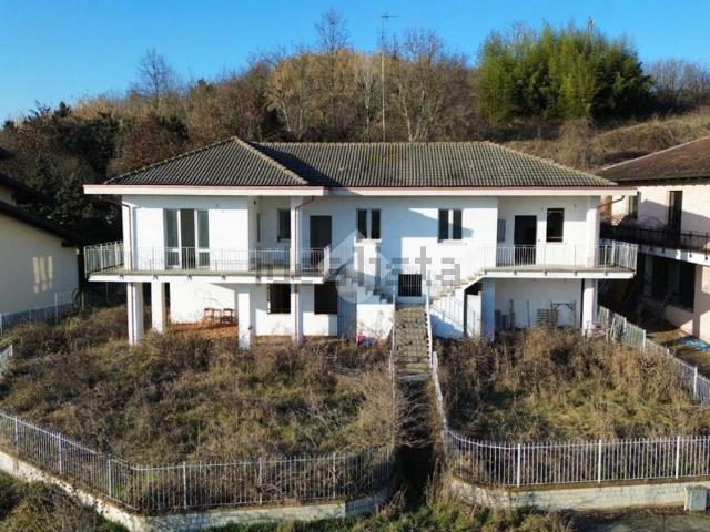 Appartamento in vendita di 90 m² in Via Alba, 67