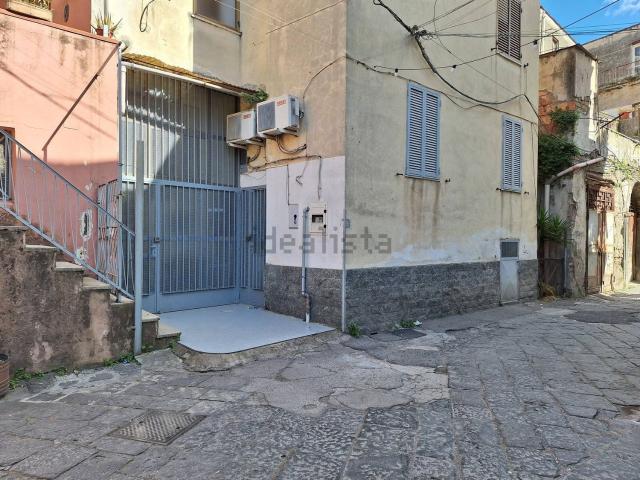 Appartamento in vendita di 90 m² in Via Amendola