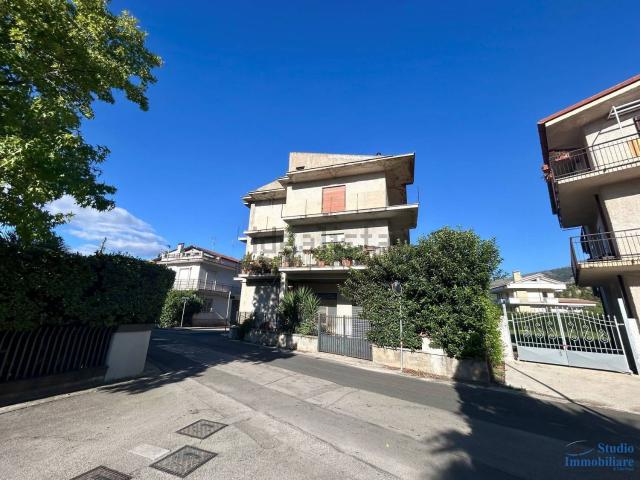 Appartamento in vendita di 90 m² in Via Andrea Costa, 2