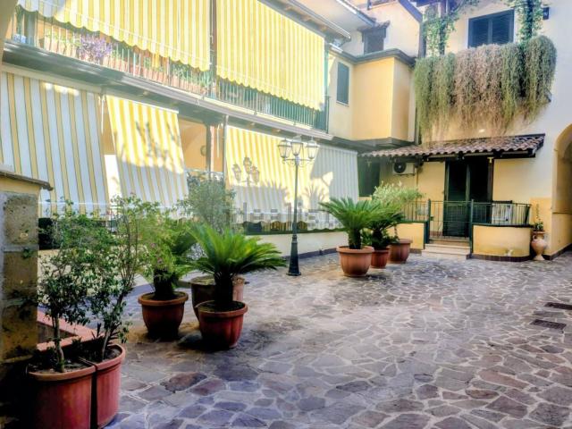 Appartamento in vendita di 90 m² in Via Appia, 64