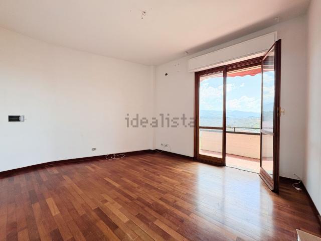 Appartamento in vendita di 90 m² in Via Arnaldo Terzi