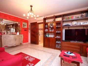 Appartamento in vendita di 90 m² in Via Aristofane, 175