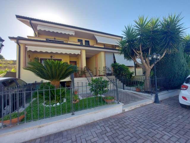 Appartamento in vendita di 90 m² in Via Borgosesia