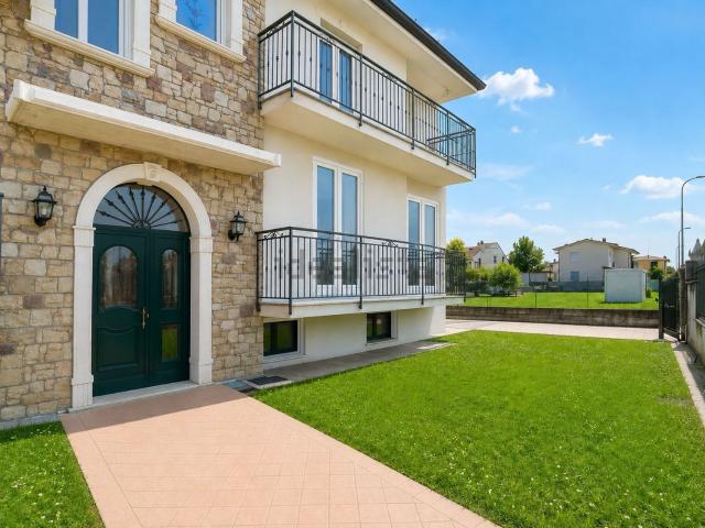 Appartamento in vendita di 90 m² in Via C. Colombo, 16