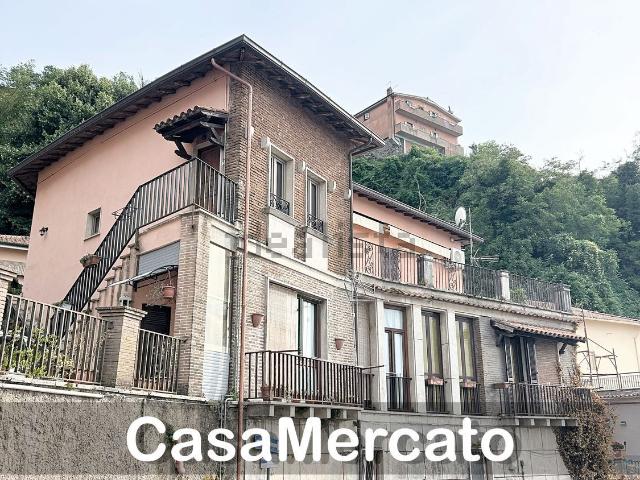 Appartamento in vendita di 90 m² in Via Campi D&apos Annibale