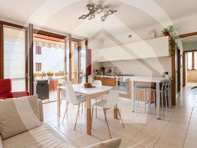 Appartamento in vendita di 90 m² in Via Carlo Ferrario, 15