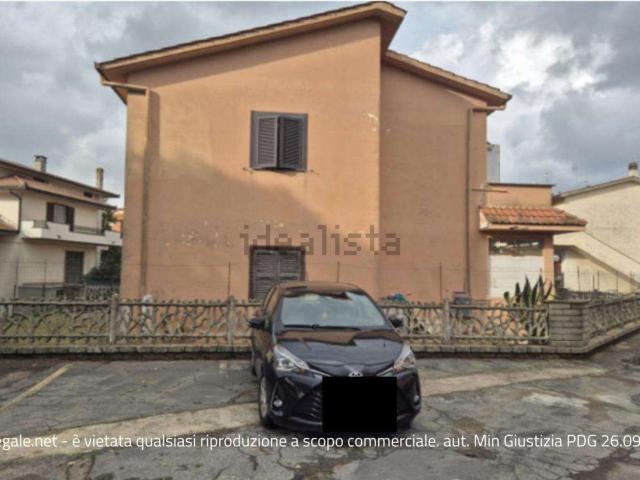 Appartamento in vendita di 90 m² in Via Cassia Botte, 105