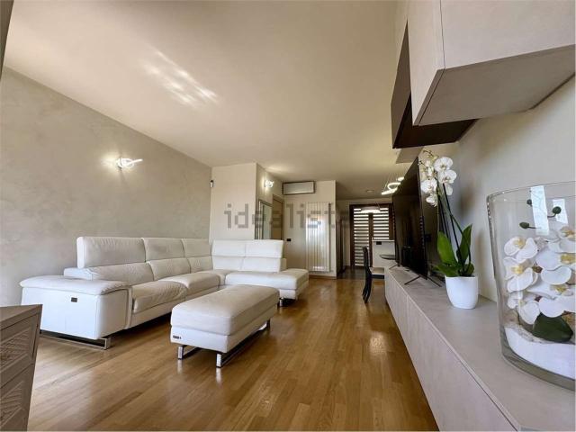 Appartamento in vendita di 90 m² in Via Cerro, 22
